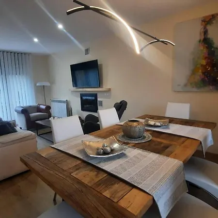Duplex Terraza Golf 3 2 Banos بيت للعطل Sabiñánigo